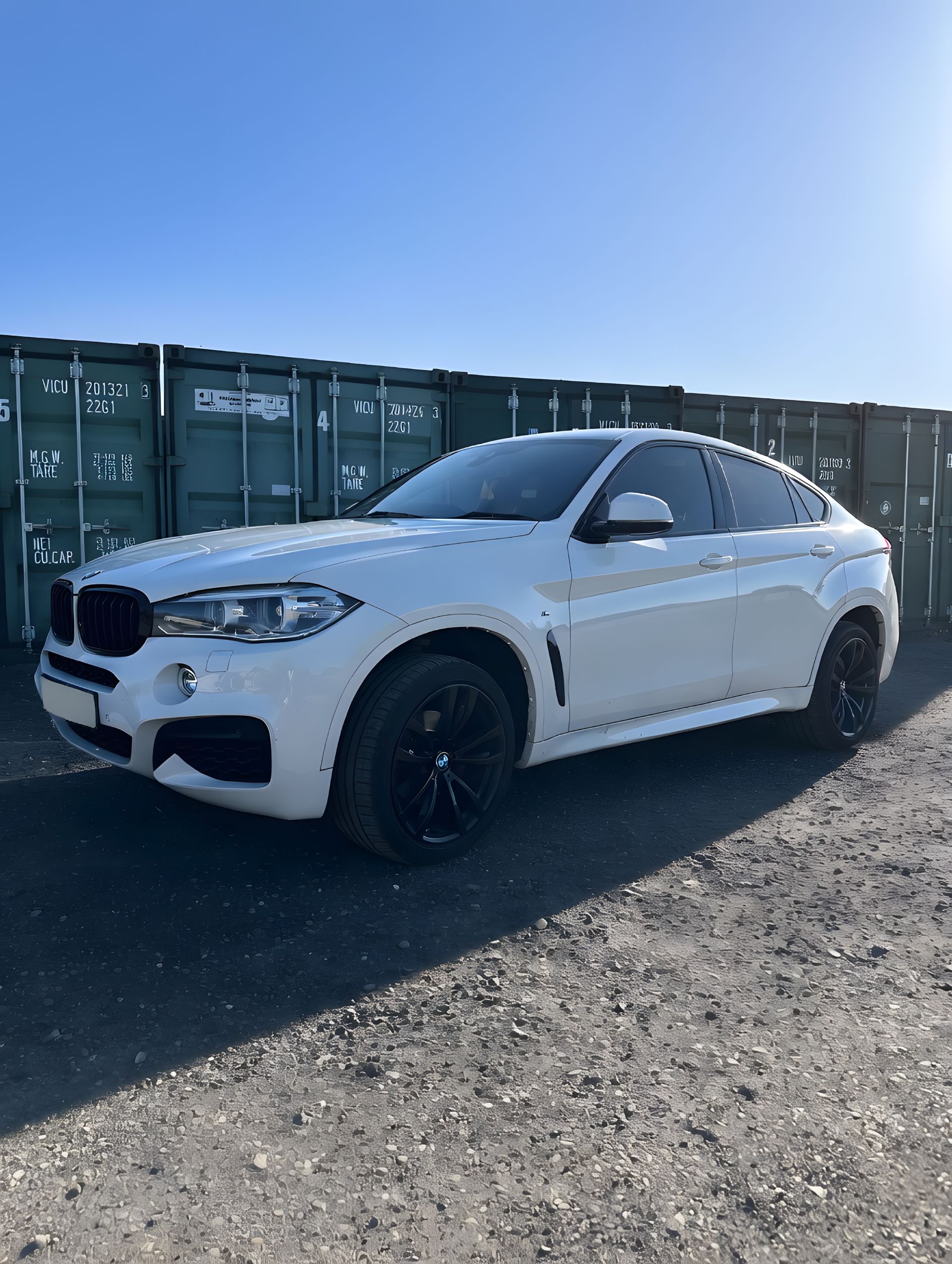 BMW X6 Alpine White luxury SUV for hire in Berkshire